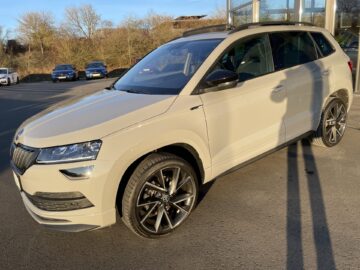 Karoq 1,5TSi DSG Sportline 19″Pano AHK Navi Key